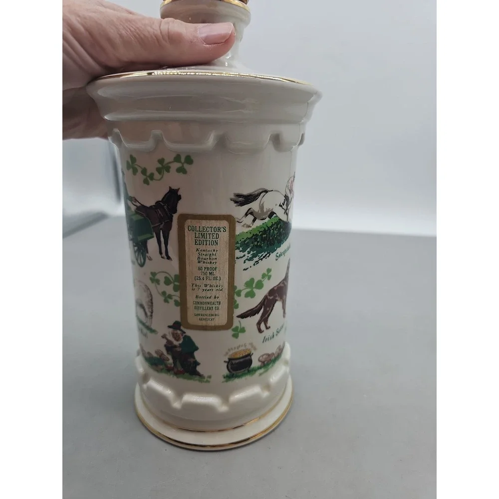 The Symbols  of Ireland DECANTER Old Commonwealth Collectors Whiskey 1985 Limite